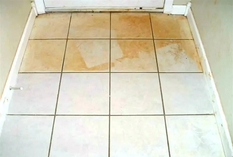 Jak wyczyścić kafelki pod prysznicem i pozbyć się uporczywego brudu