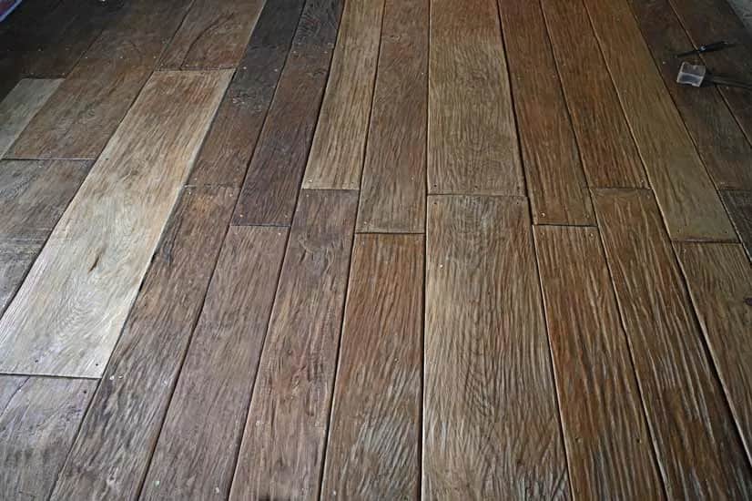 Podłoga z desek z tartaku: zalety, wady i praktyczne porady