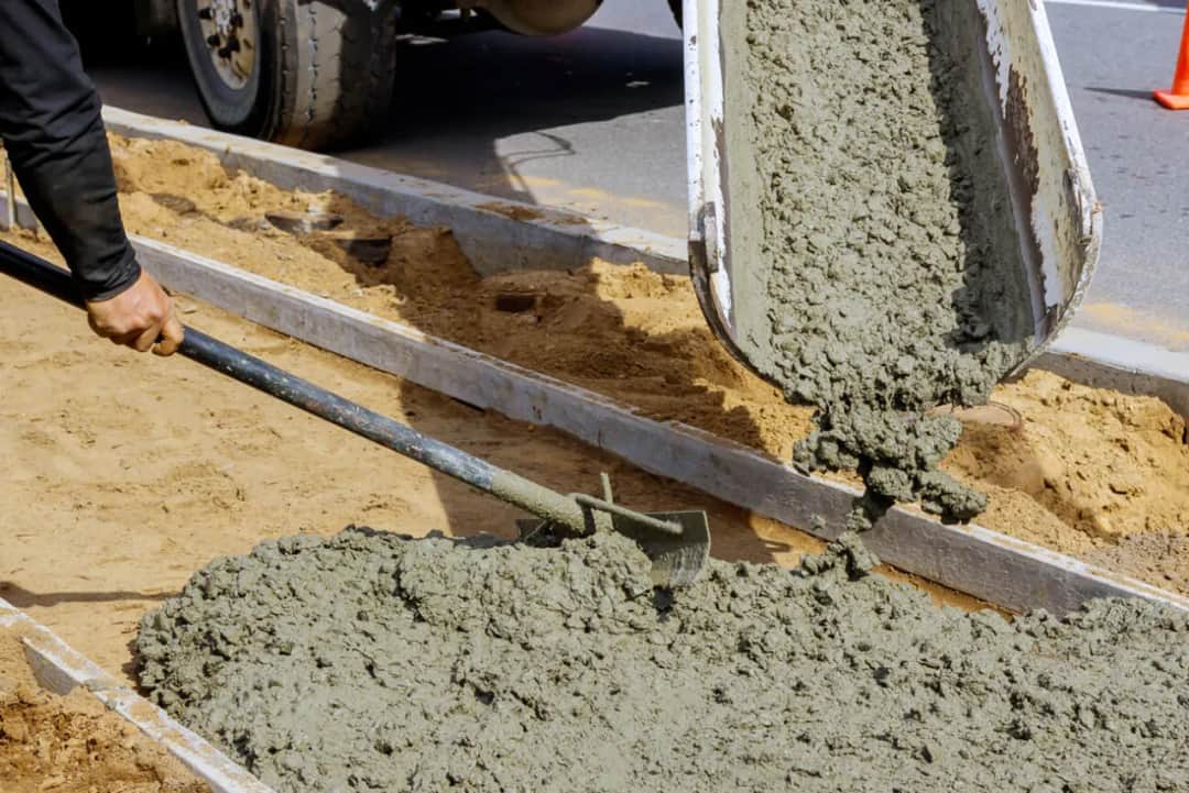 Czym się różni cement od betonu? Kluczowe różnice i zastosowania.