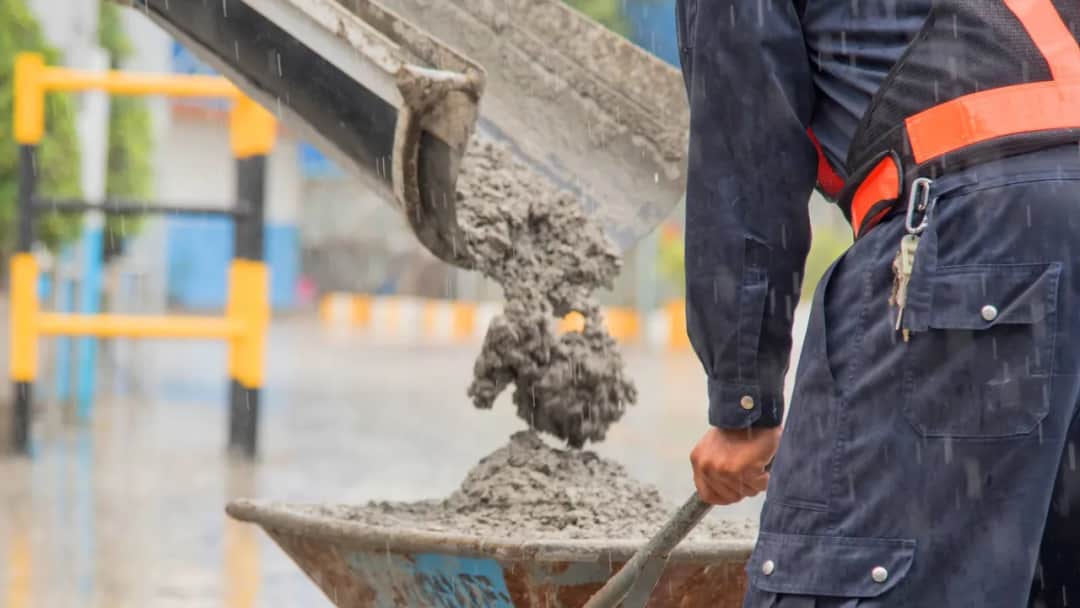 Ile kosztuje worek betonu? Poznaj ceny i czynniki wpływające na koszt