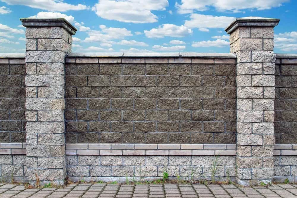 Kamień na słupki ogrodzeniowe: rodzaje, właściwości i zastosowanie