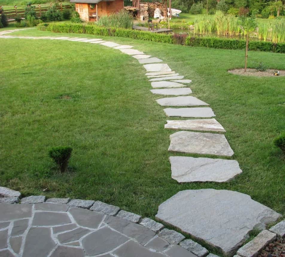 Jak zrobić ścieżkę ogrodową z kamienia: krok po kroku poradnik