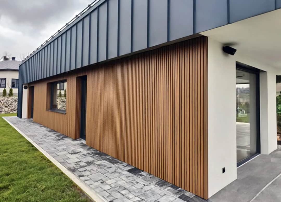 Lamele drewniane na elewacji: Funkcjonalność i estetyka budynku