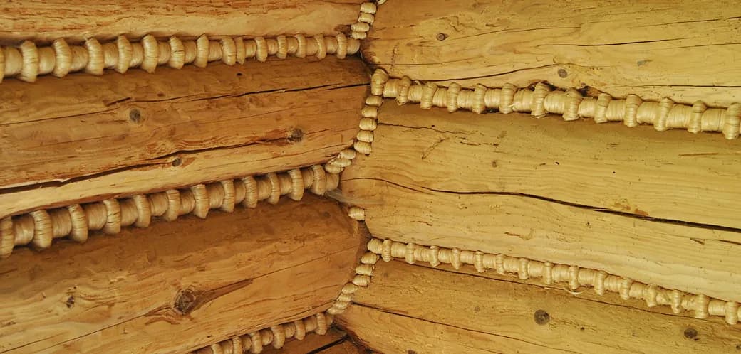 Mszenie domu z bali: klucz do szczelnego i ciepłego budynku