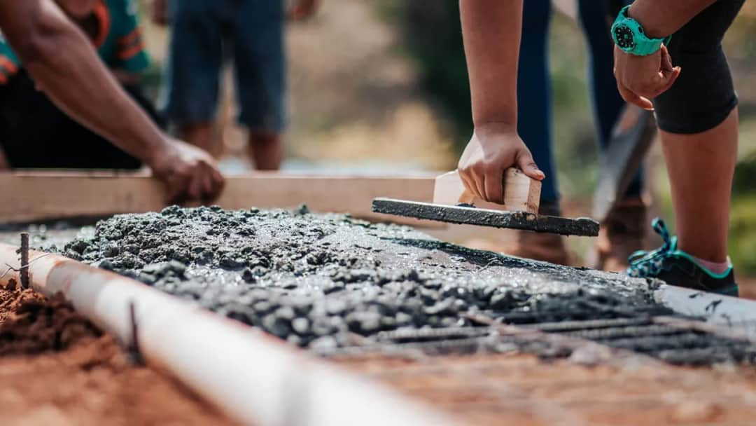 Ile waży kubik betonu B25? Kluczowe informacje dla budownictwa